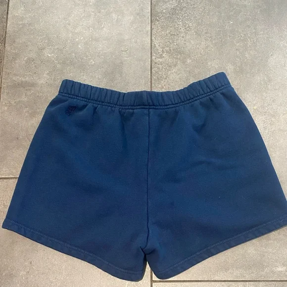 Aritzia tna cozy fleece perfect shorts - Picture 2 of 3